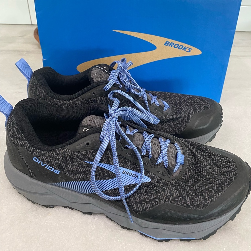 Brooks divide grey/black/cornflower blue running shoes